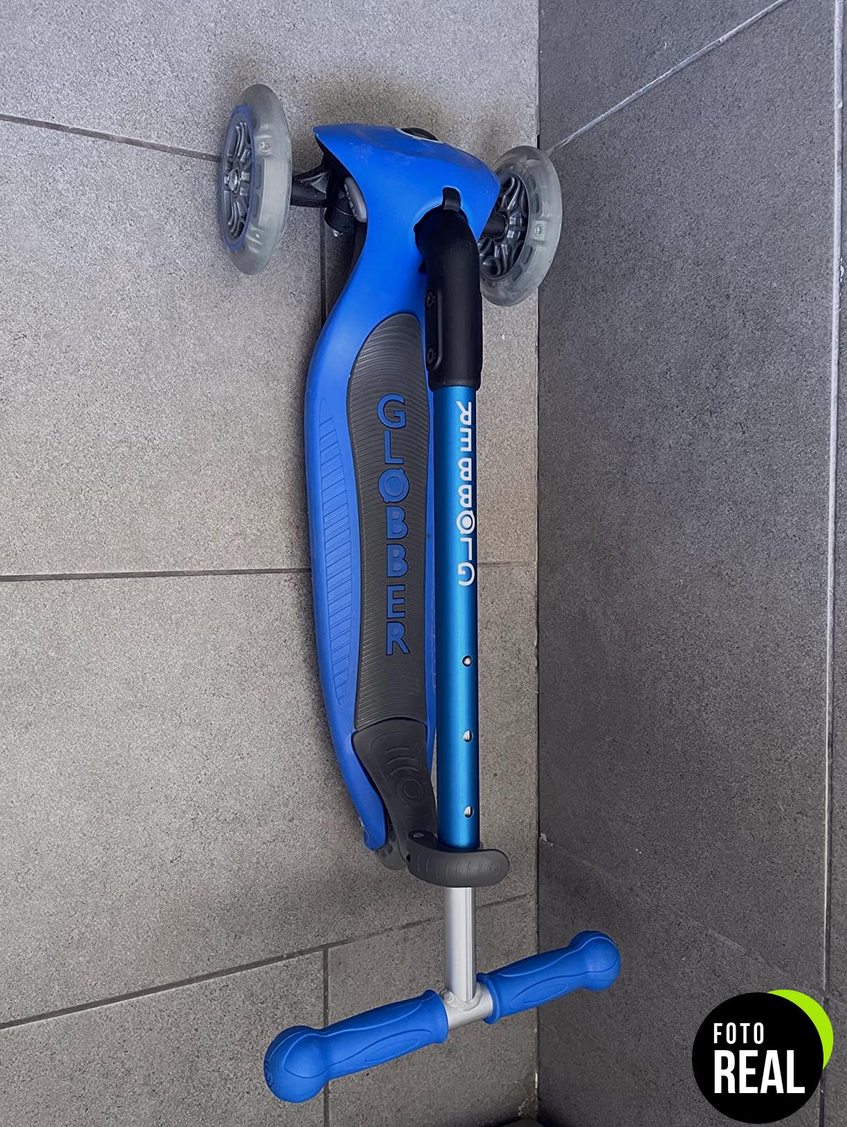 globber-primo-patinete-azul-marino-foto-1