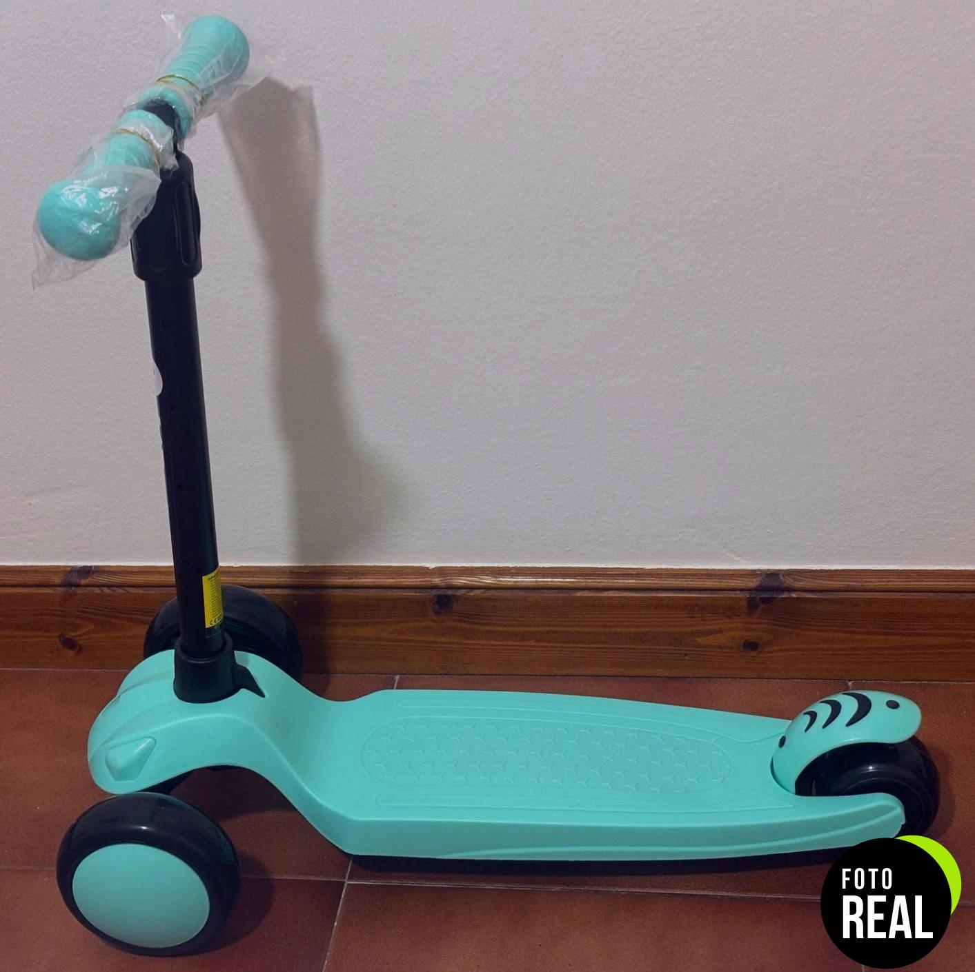 patinete-tinyki-luces-3ruedas-ajustable-foto-2